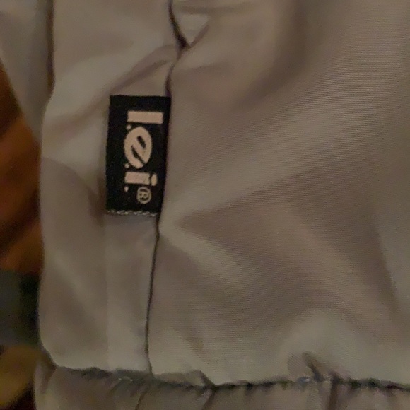 l.e.I Crop fit Puffer Jacket w/hood - Picture 8 of 8